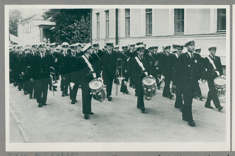 Tallinna VTÜ orkester üldlaulupeo rongkäigus