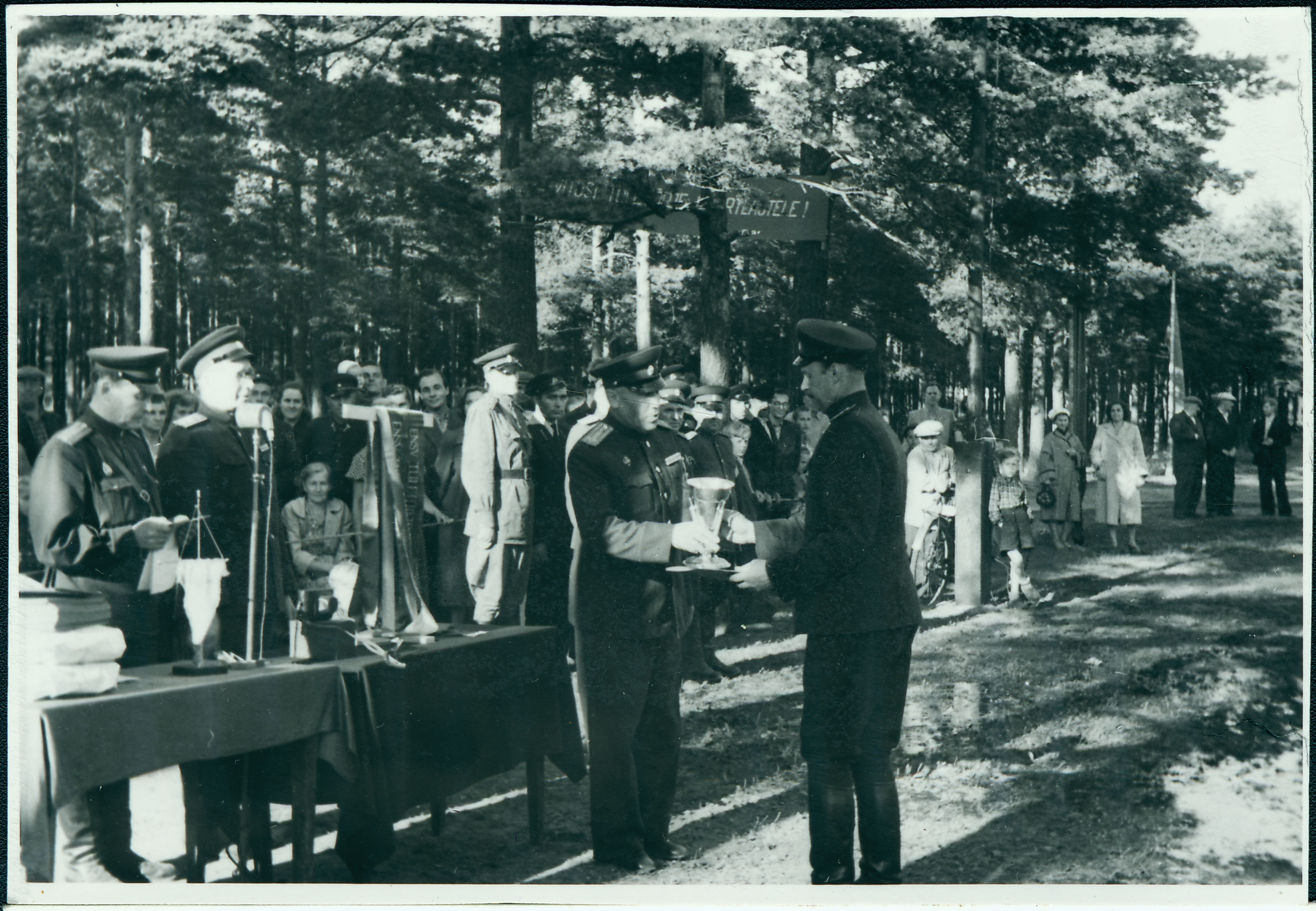 Tallinna, Tartu ja Pärnu kutseliste tuletõrjeksuste tuletõrjespordivõistlustel: autasustamine, 1958.a.