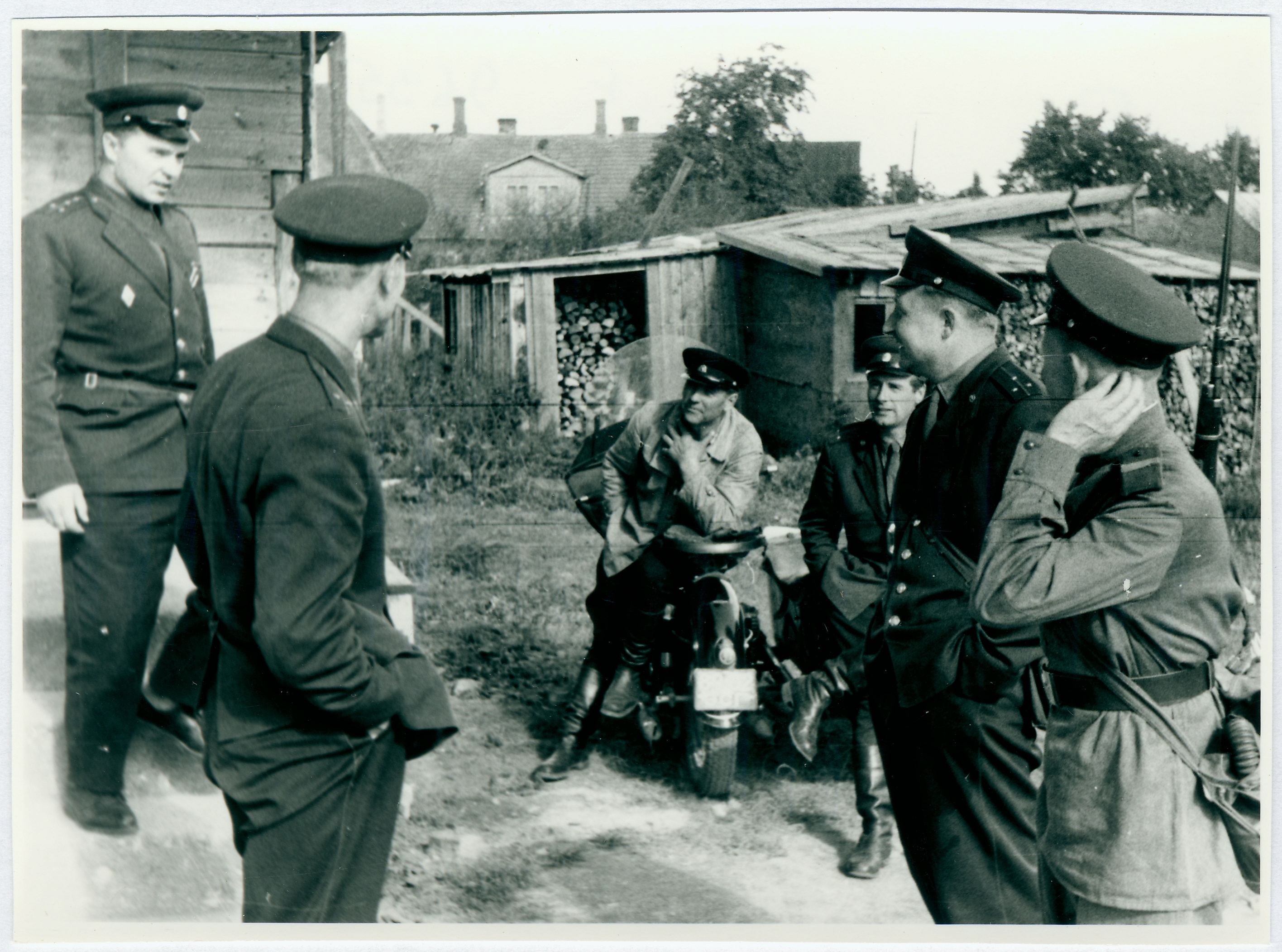 Tsiviilkaitse Tuletõrjeteenistus õppustel: Nõupidamine, 1963.a.