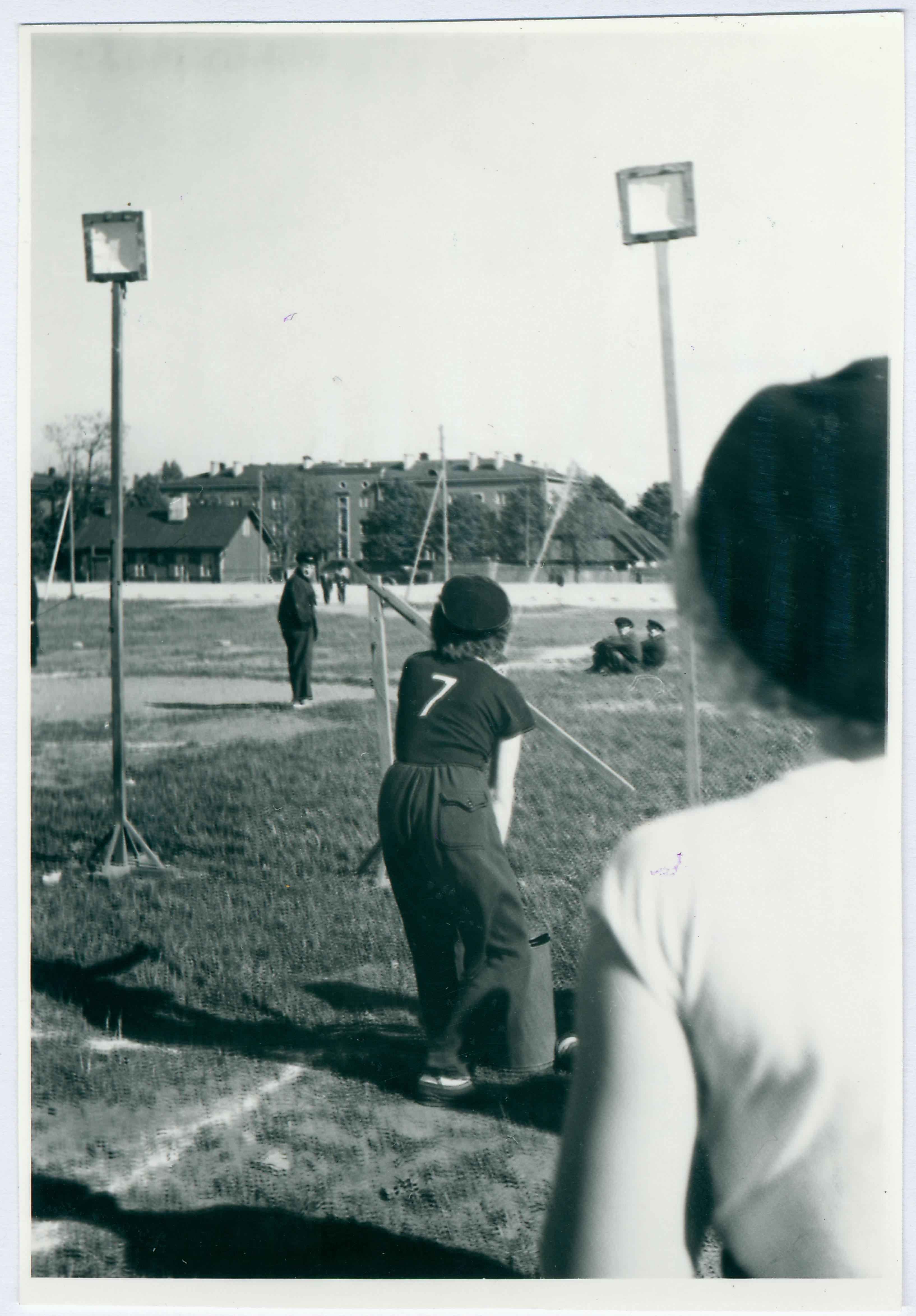 Tallinna VTÜ tuletõrjespordivõistlustel hipodroomil: hüdropuldi joaga märki tabamas, 1958.a.