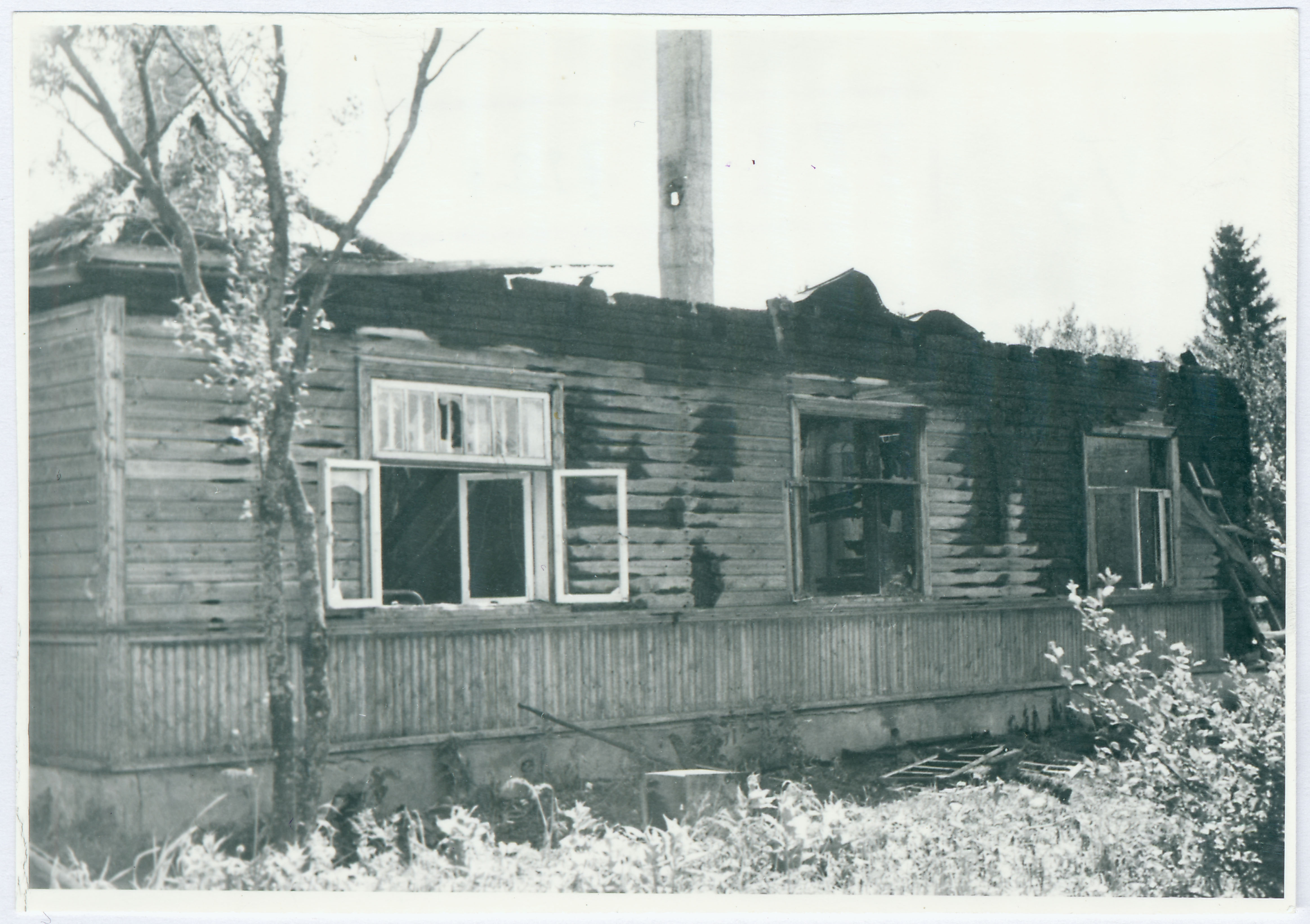 Põltsamaa raj. Päinurme jaoskonnahaigla pärast tulekahju: haiglahoone fassaad pärast tulekahju, 1958.a.