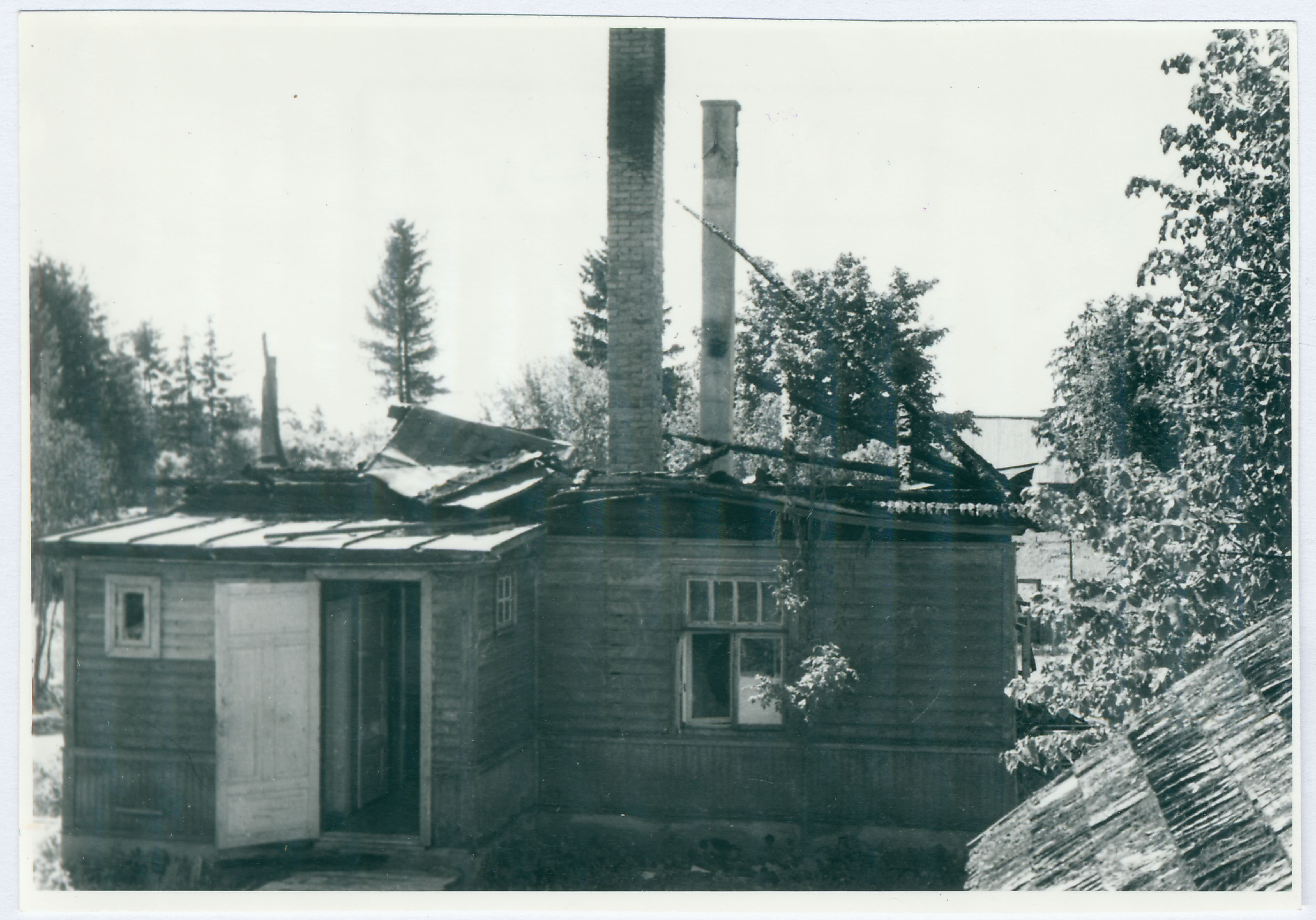 Põltsamaa raj. Päinurme jaoskonnahaigla pärast tulekahju: põlenud hoonete vähem kannatada saanud osa, 1958.a.