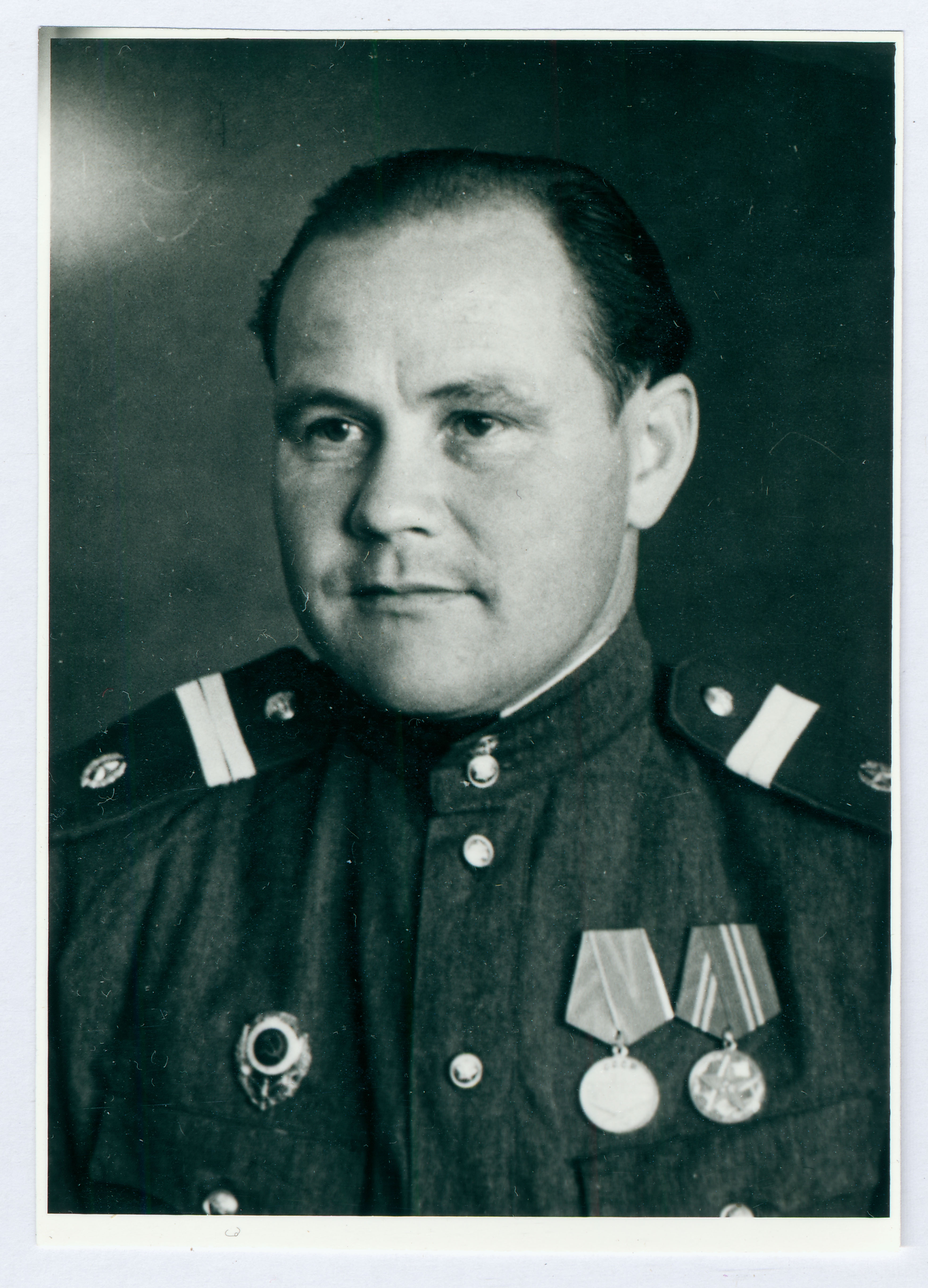 Portree, 2. ISTÜ vanem tuletõrjuja Albert Partske, keda autasustati medaliga "Vapruse eest tulekahjul" 1959