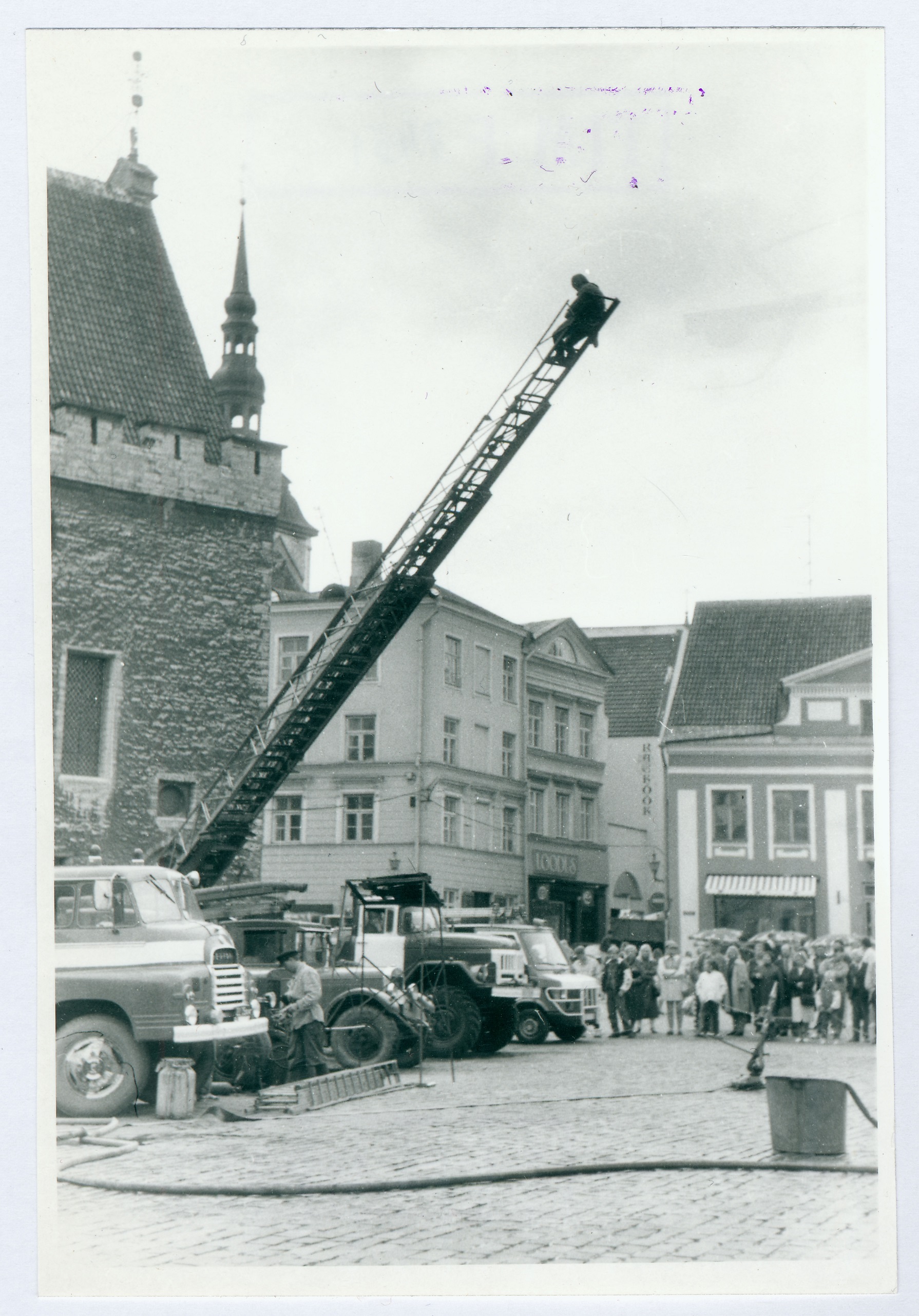 Tuletõrje demonstratsioon ja näitus tõmberedeliga. 1994.