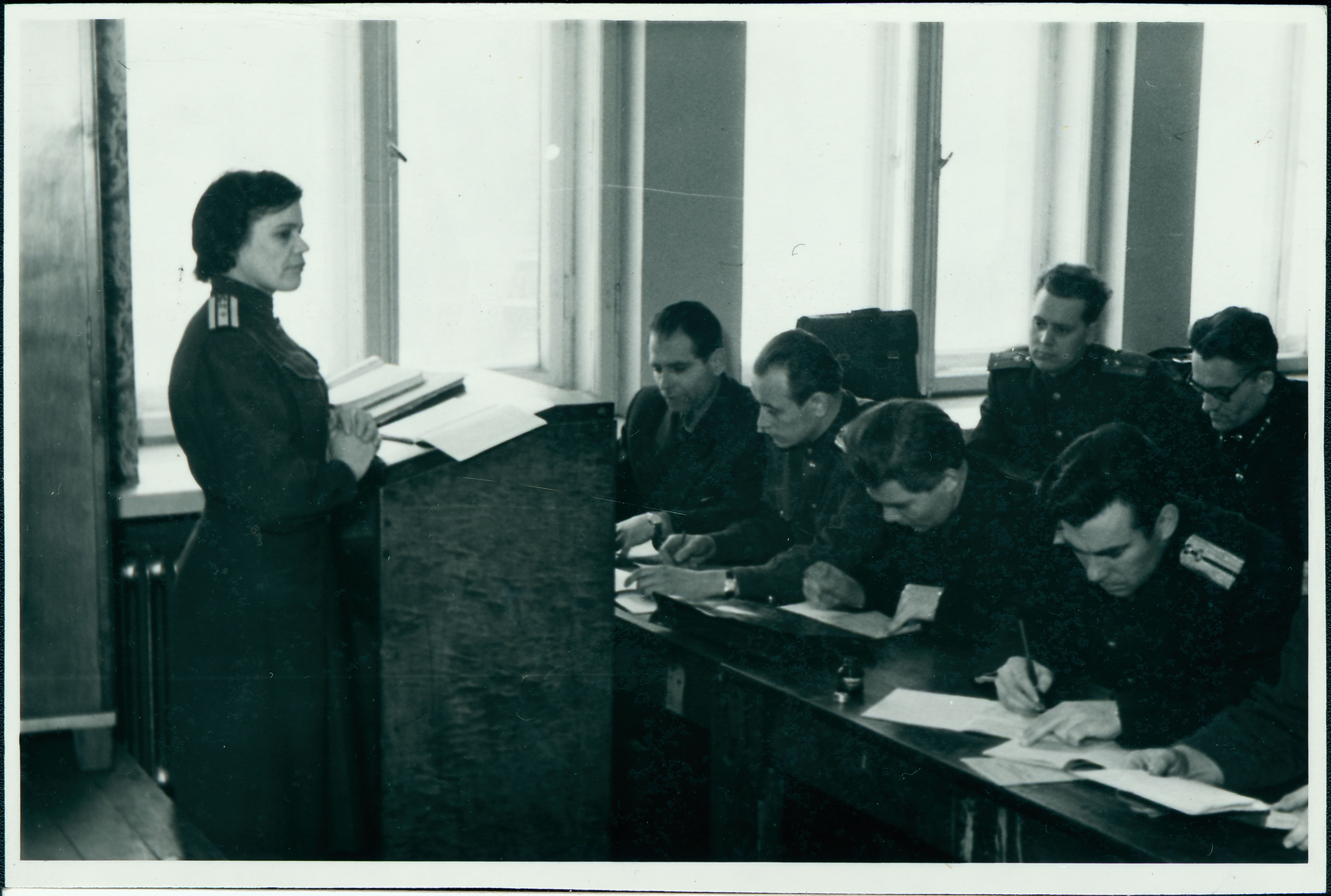 Tuletõrje Valitsuse RTJO vaneminspektor K. Poljanskaja kõnelemas rajooniinspektorite seminaril, 1958.a.