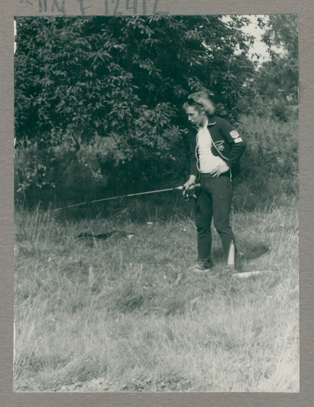 Tartu ja Tallinna TÜ kalasportlaste sõpruskohtumine Kiideval 1976. Parim täpsusheitja A. Poom.