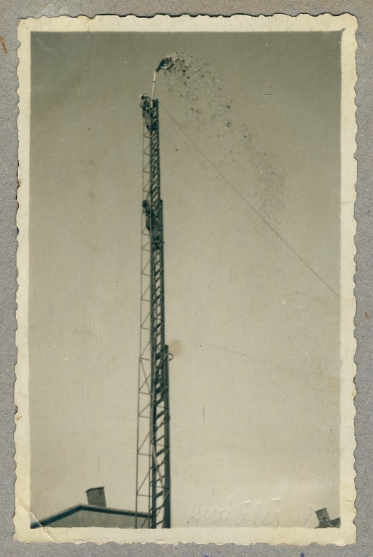 Põlevkivitööstus Kiviõli VTK õppus vahugeneraatoriga redelil