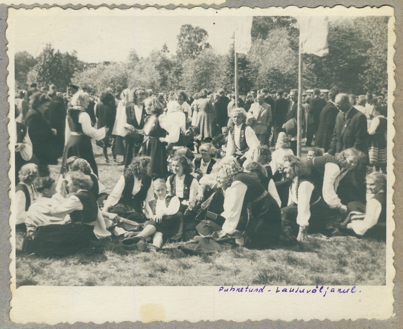 Kiviõli isetegevuslased laulupeol Tallinnas