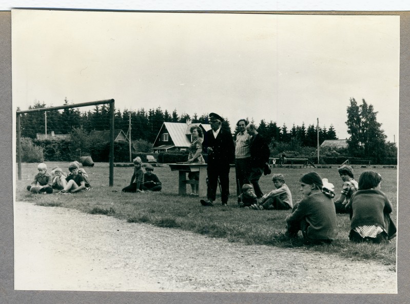 Tuletõrjevõistluste publik staadioni ääres