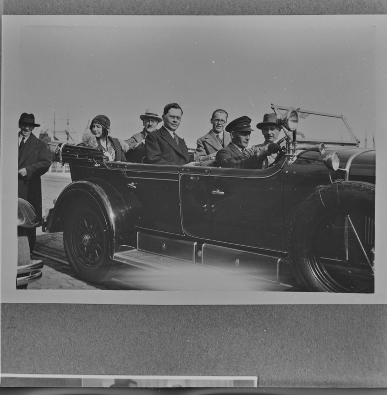 Teel soome kirjanik-külalistega Tallinna sadamast linna 29. mail 1931