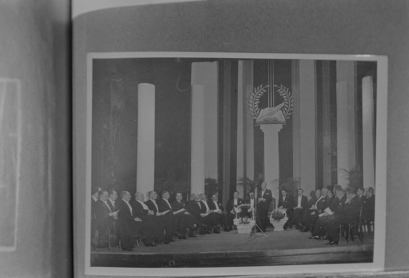 Leedu kirjanduslike auhindade väljaandmise aktus Kaunase Riigiteatris 14. veebruaril 1938