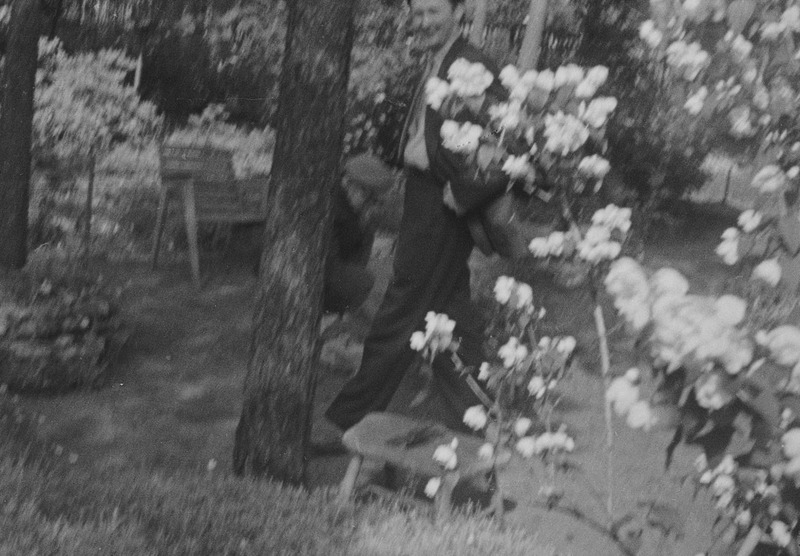 Heino Eesorg ja Friedebert Tuglas aias