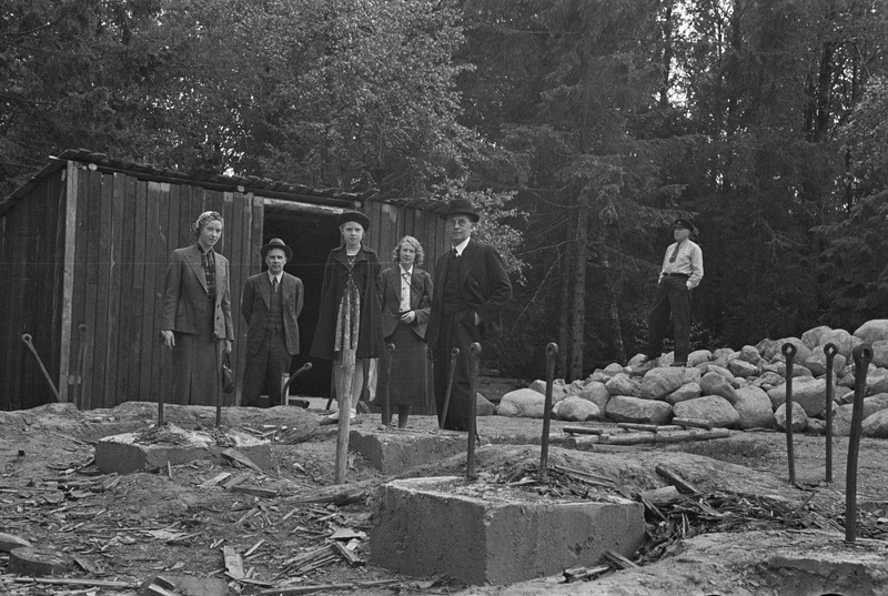 Elo Tuglas, Peeter Kurvits, Elo Kurvits, Selma Kurvits ja Friedebert Tuglas Munamäel, 1938