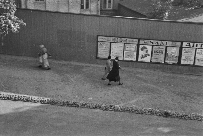 Elo Kurvits koos preiliga tänaval,1938