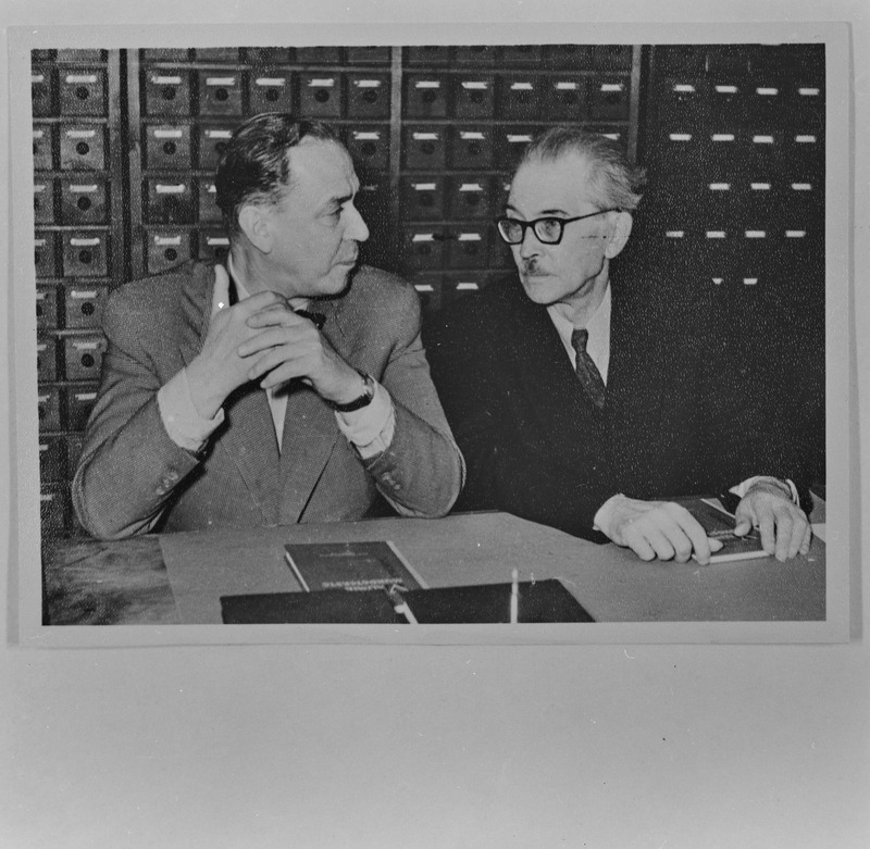 Friedebert Tuglas ja Olavi Paavolainen Keele ja Kirjanduse Instituudis, 09.1956