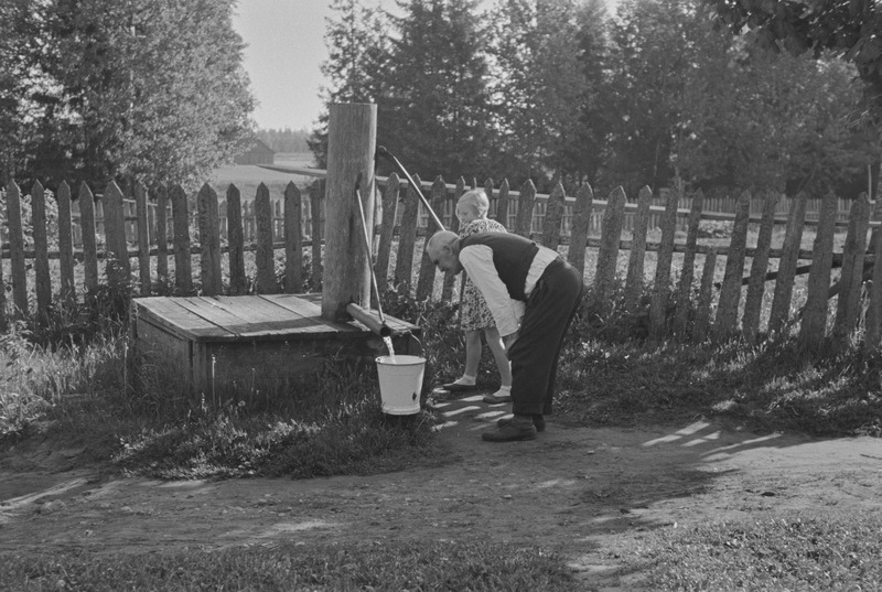 Elo Kurvits vanaisaga kaevul, juuni 1938