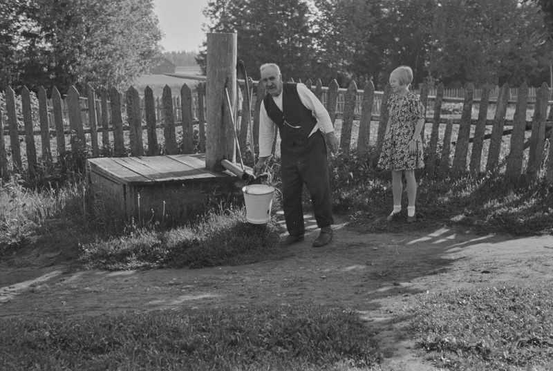 Elo Kurvits vanaisaga kaevul, juuni 1938