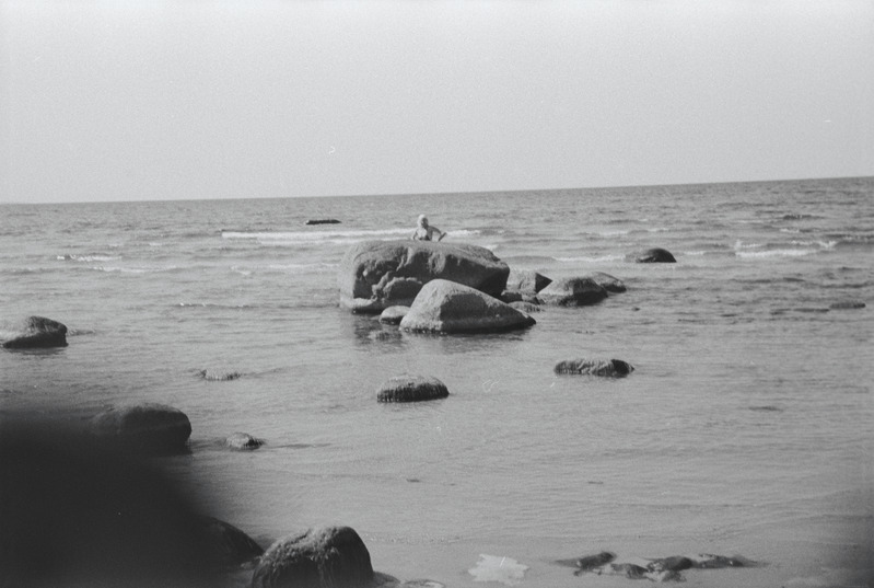 Selma Kurvits Vääna-Jõesuus meres, suvi 1938