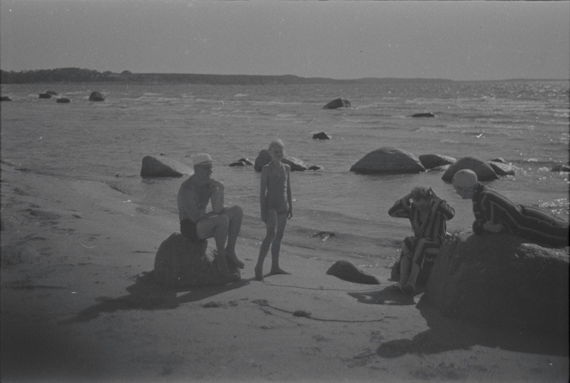 Peeter Kurvits, Elo Kurvits, Friedebert Tuglas ja Elo Tuglas Vääna-Jõesuus, suvi 1938