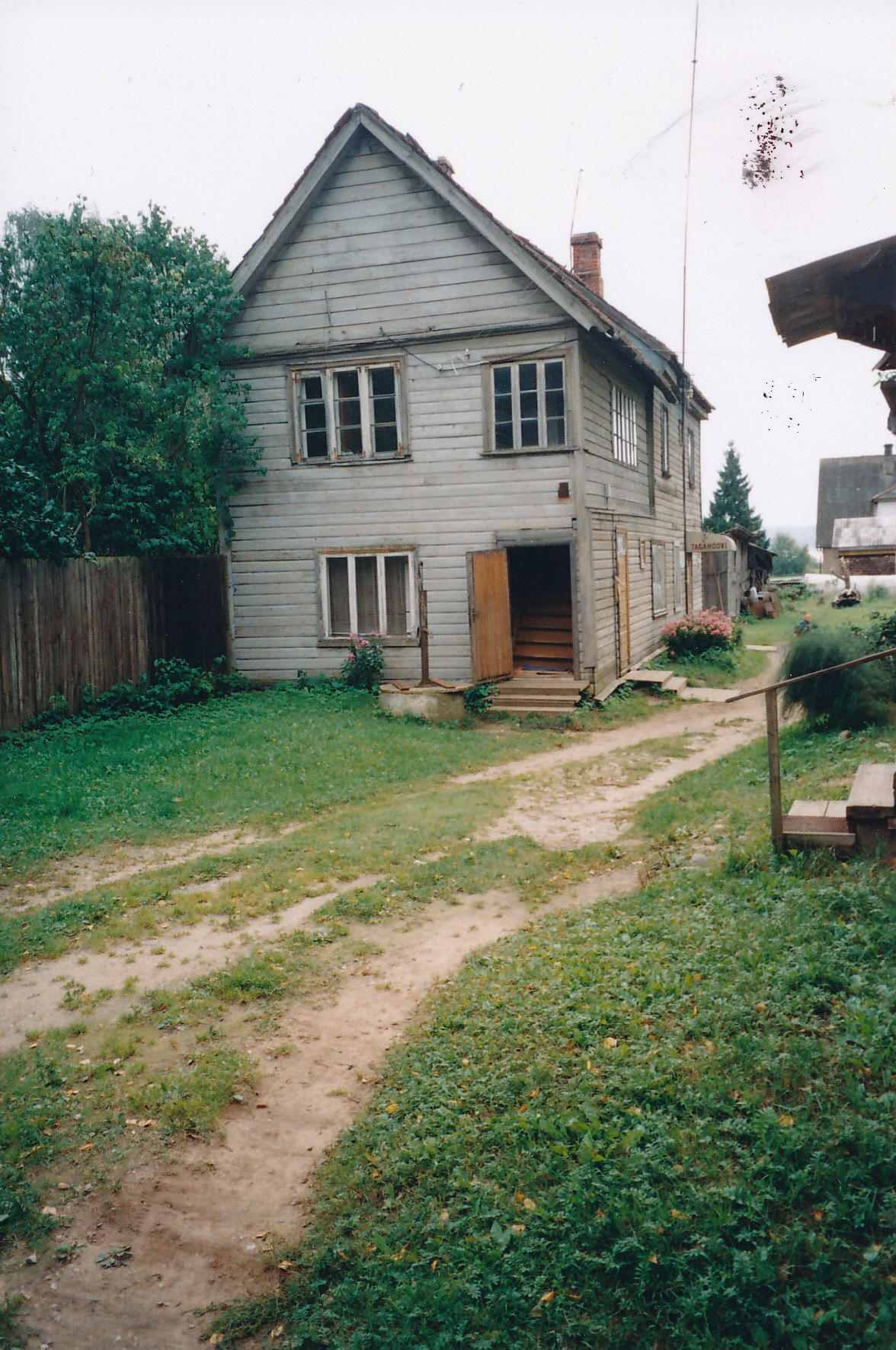 Foto. Hoone Kreutzwaldi t.40  korterid 4-7  , 27.septembril 2004