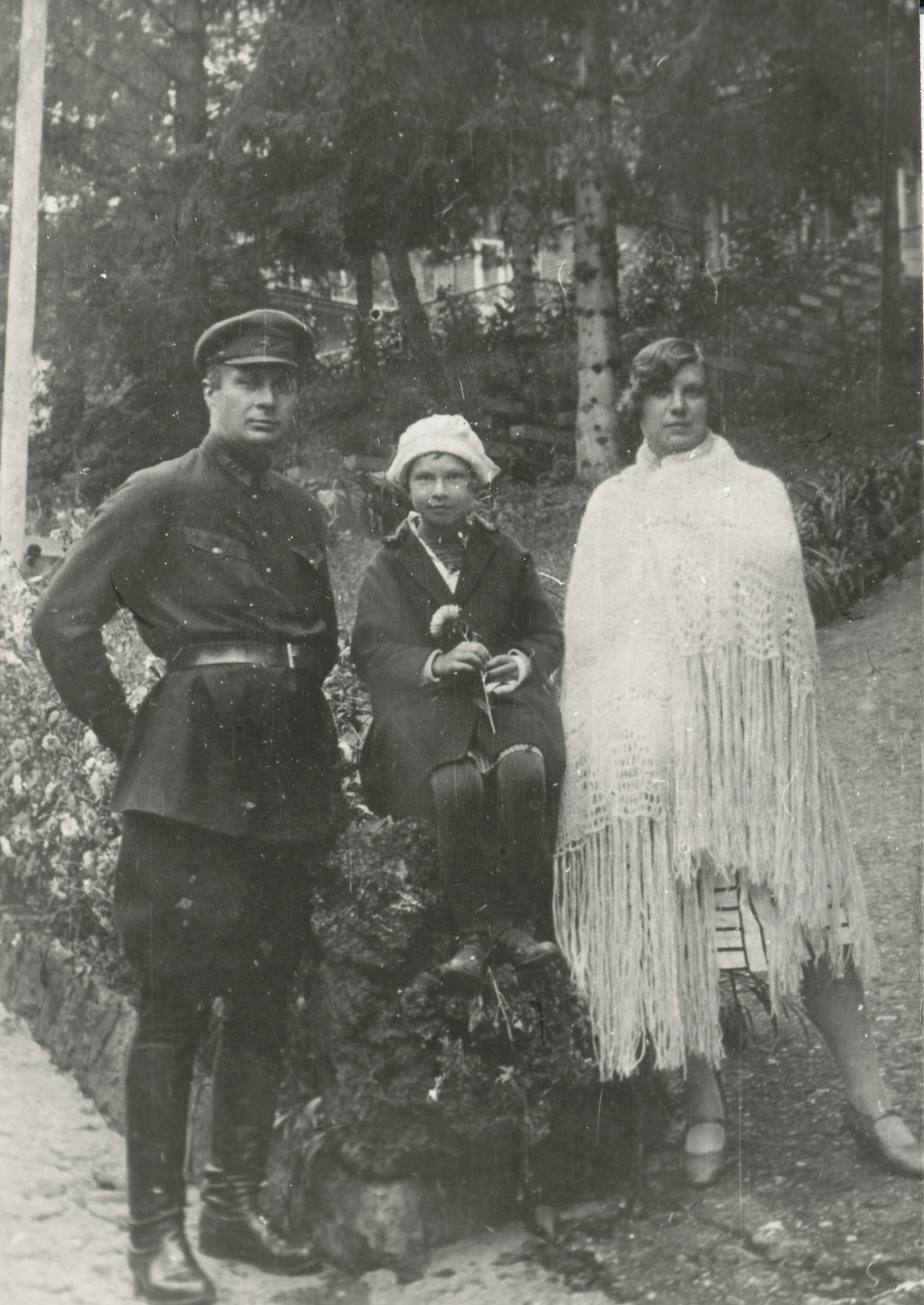 Foto. Loos, August koos perekonnaga 1920.ail aastail.