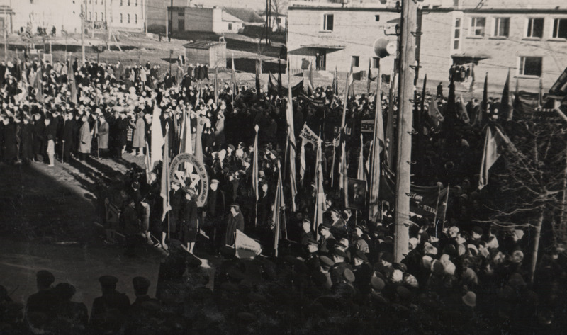 Fotoalbum "Võru meie kaunis kodulinn". 1. mai paraad..