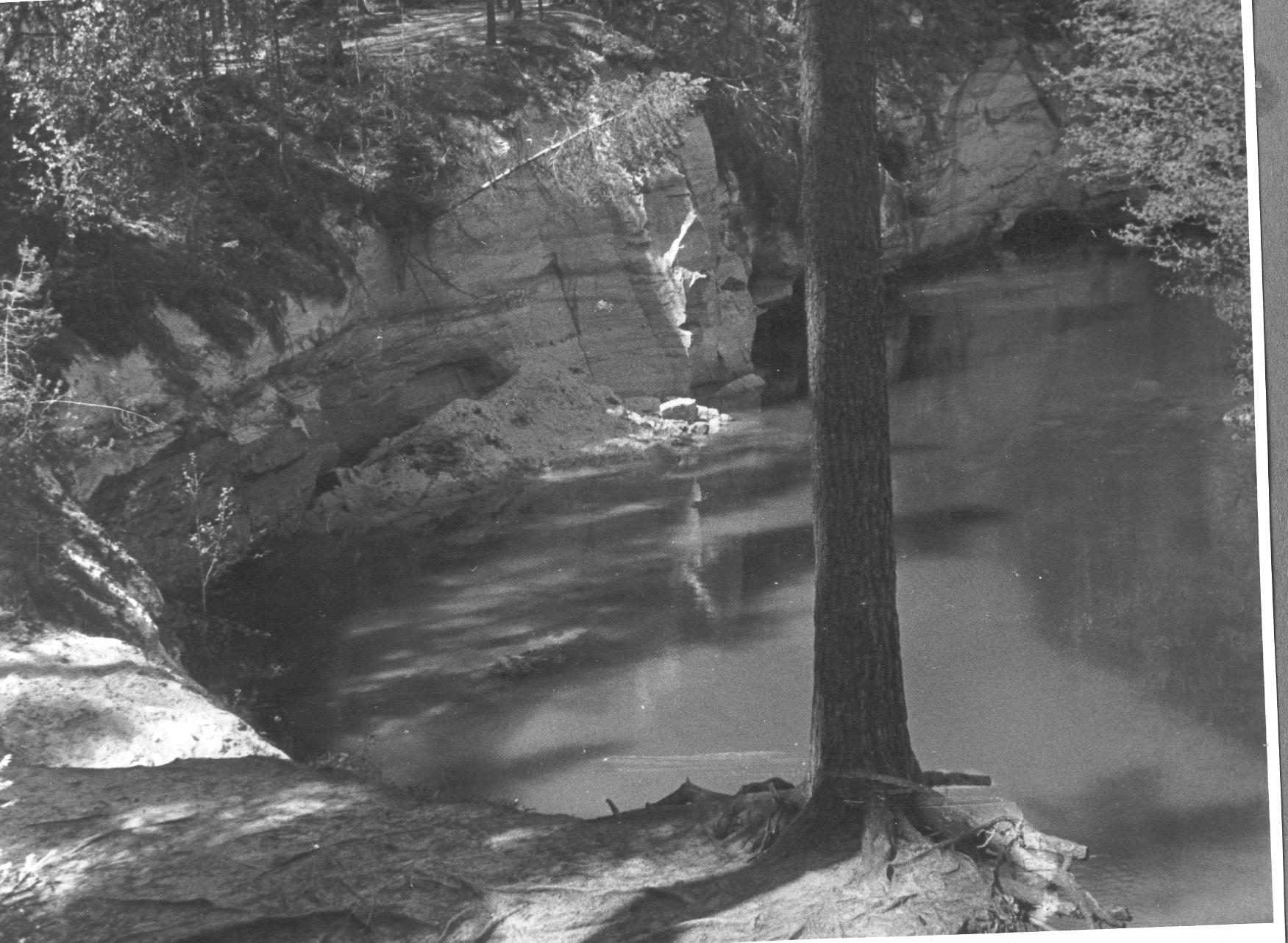 Fotoalbum. Ahja, Võhandu, Piusa ja Pärlijõe ümbrus. Varing Väike Taevaskojas 1933.aastal.