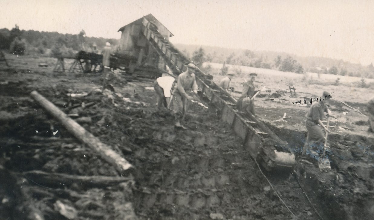 Foto.Töö masinturba karjääris Võru turbarabas 1949.a.
