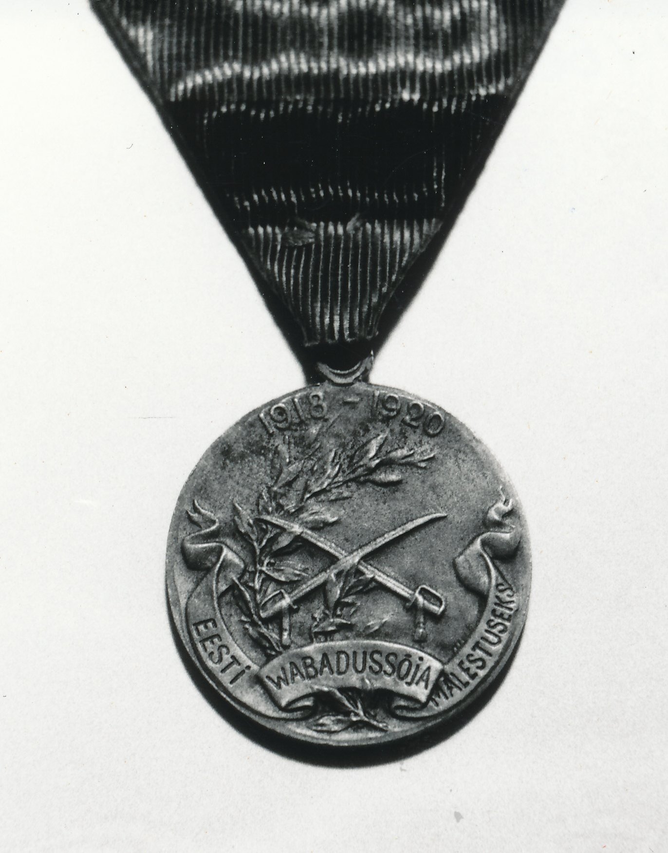 Foto. medal "Kodu kaitseks 1918-1920", Vabadussõja medal Eduard Pütsepale, revers.