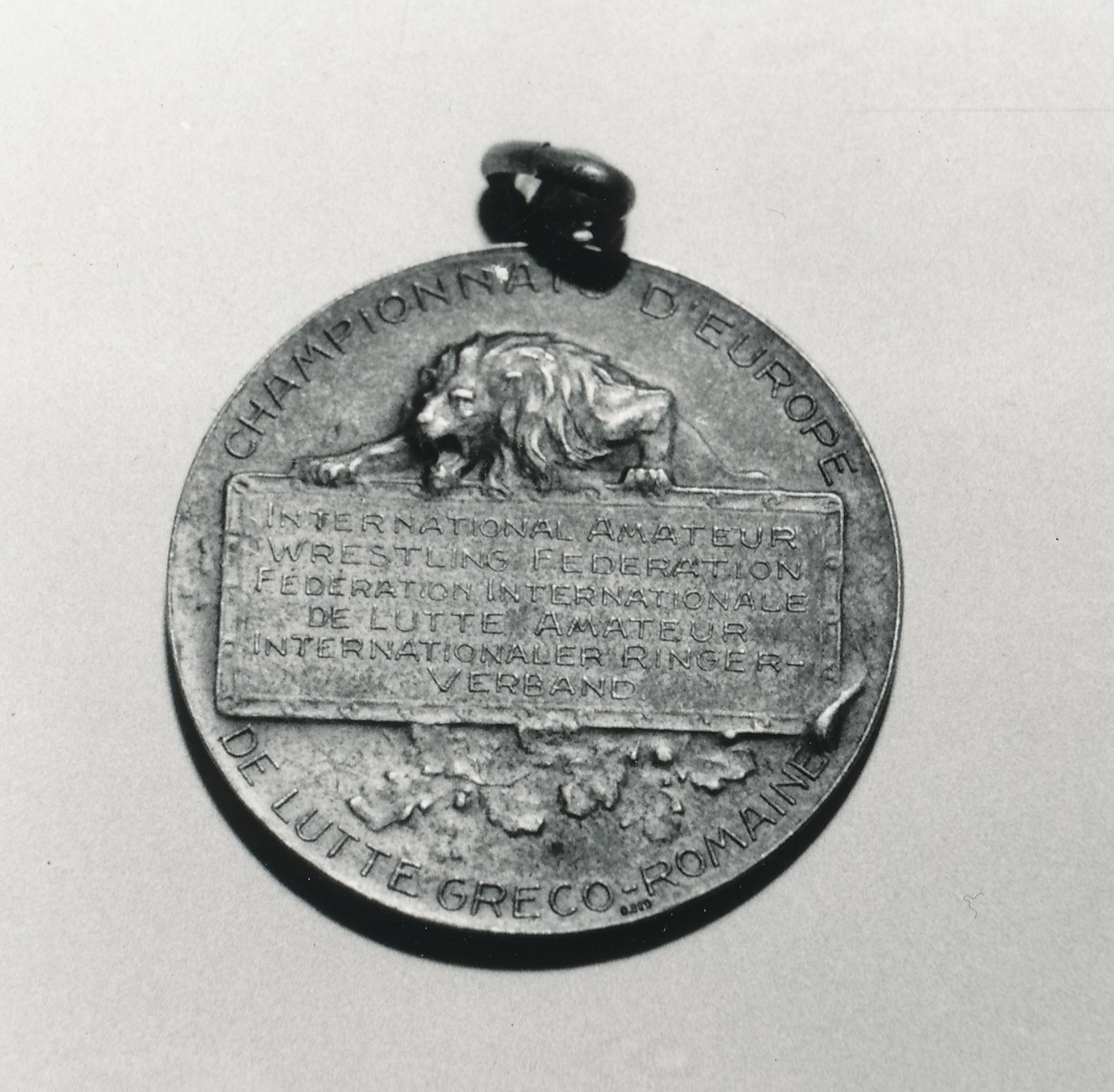 Foto. Hõbemedal, 1927.a. Budapesti EM kreeka -rooma maadluses kärbeskaalus Eduard Pütsepale , revers