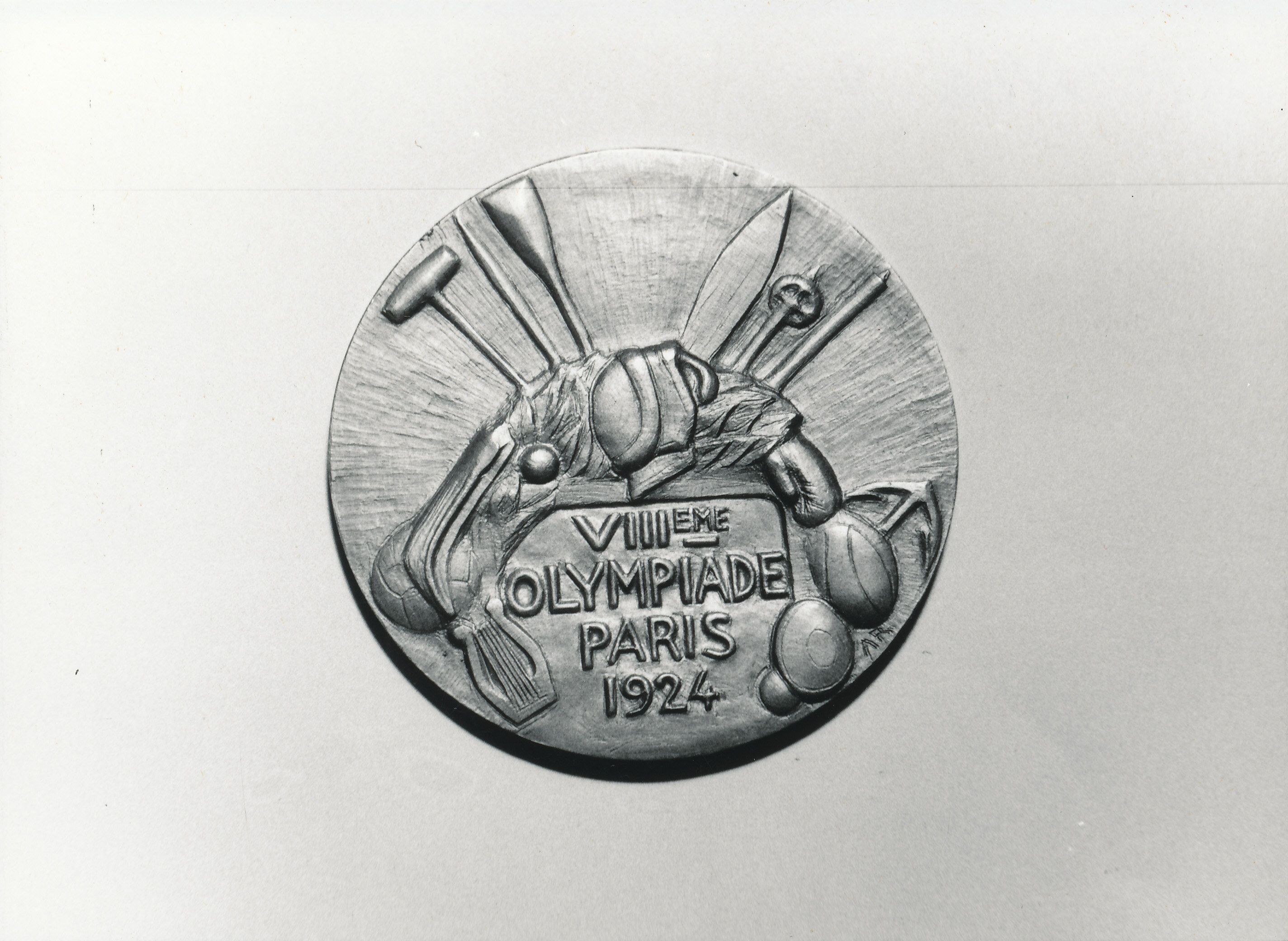 Foto. Kuldmedal Eduard Pütsepale  Pariisi olümpiamängudelt  maadlemises, 1924.a. revers.