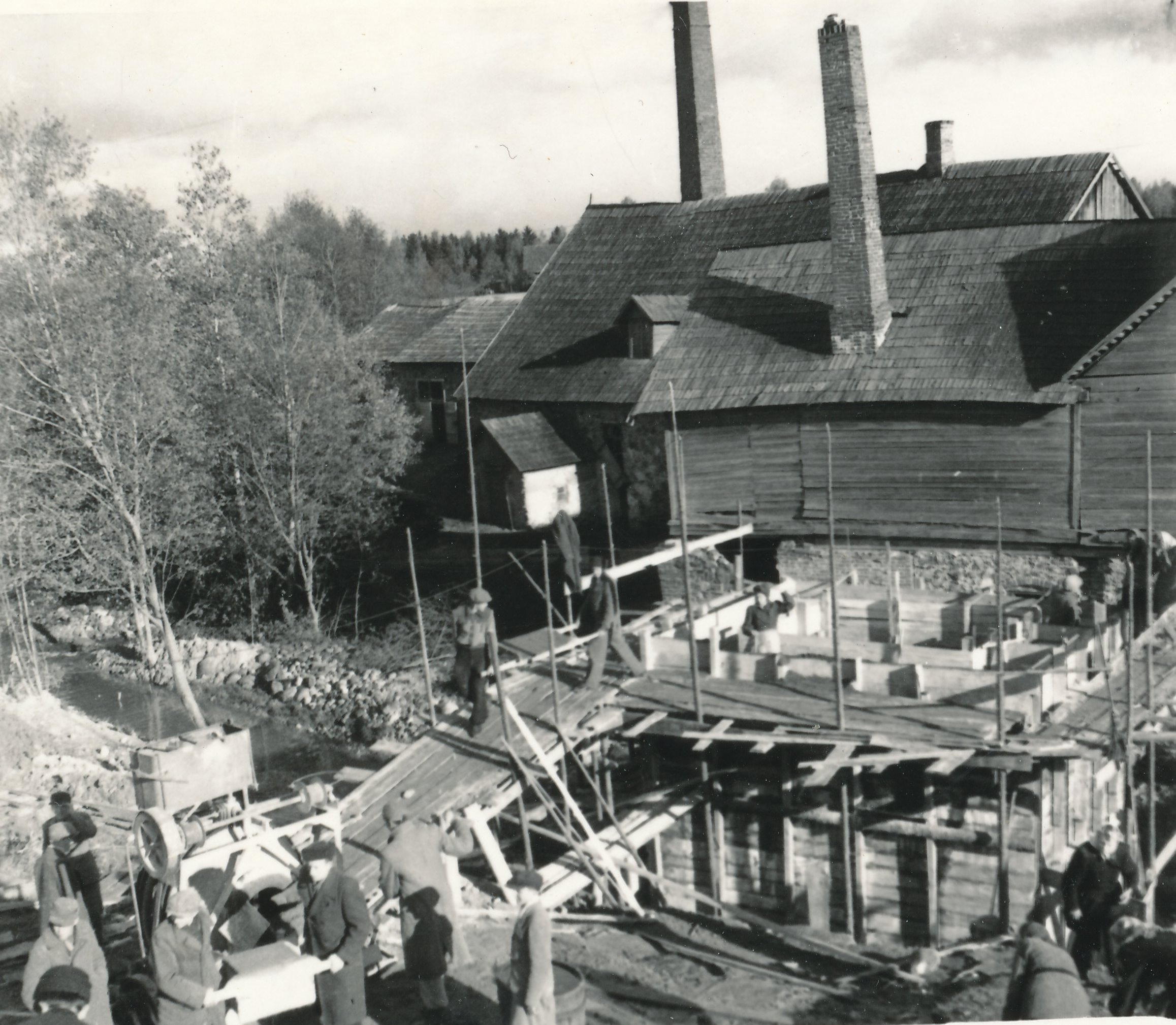 Foto. Vastse - Nursi hüdroelektrijaama ehitustööd 1948.a.