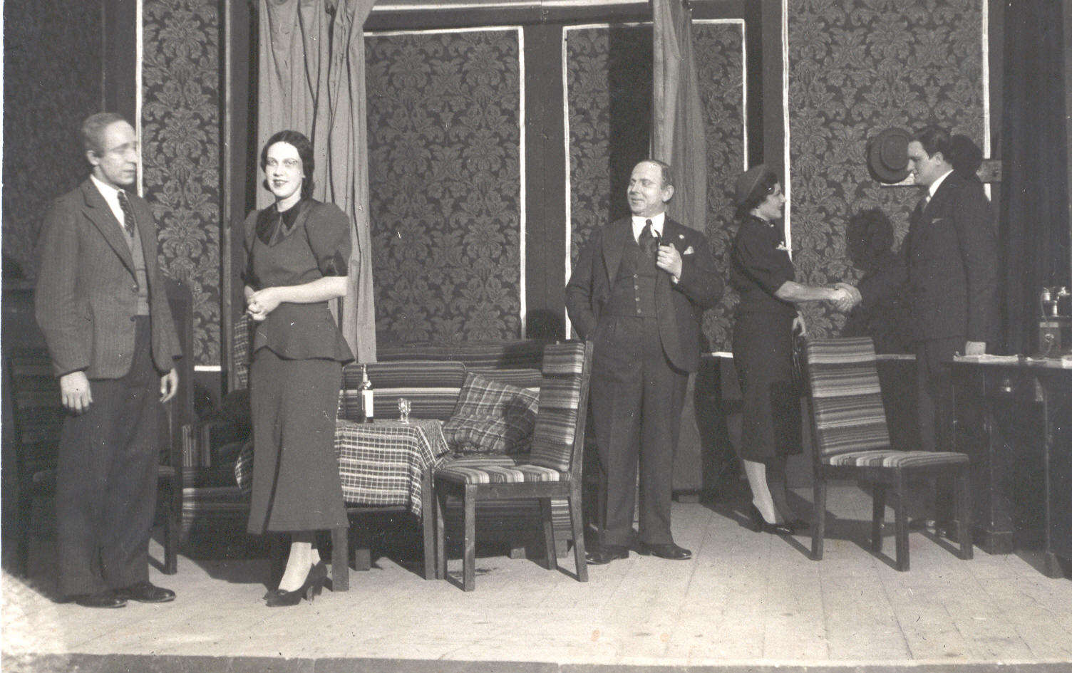 Foto. Stseen A. Jakobsoni romaani "Metsalise rada" dramatiseeringu esietenduselt Kandles 11.11.1937.a.