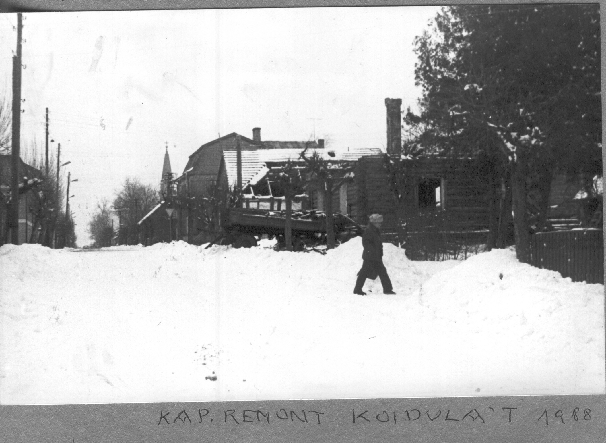 Fotoalbum. Hoone Kreutzwaldi 6 , Ivaski foto  1988