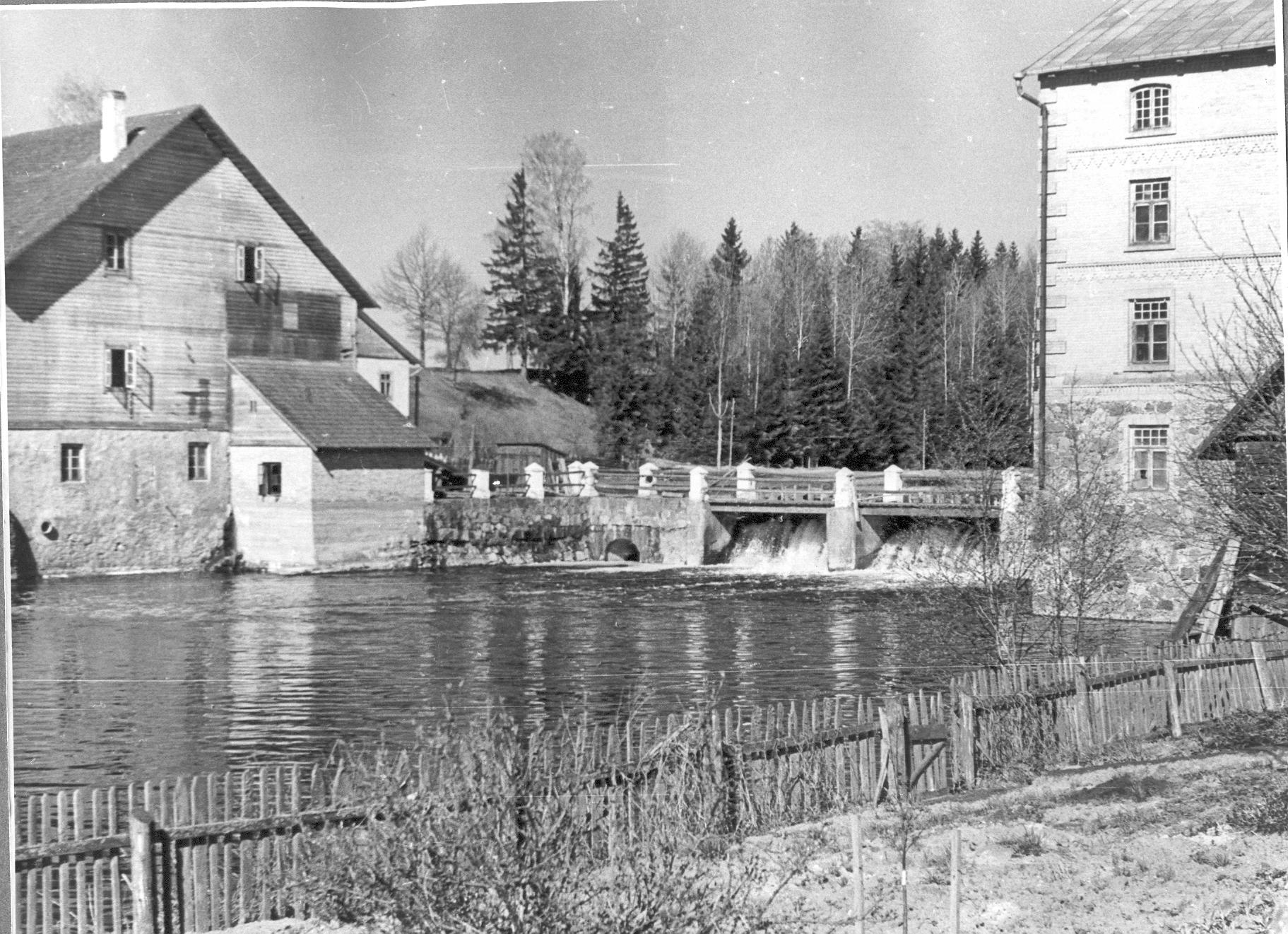 Foto. Kiidjärve veskipais vastuvoolu 1953.aastal.
