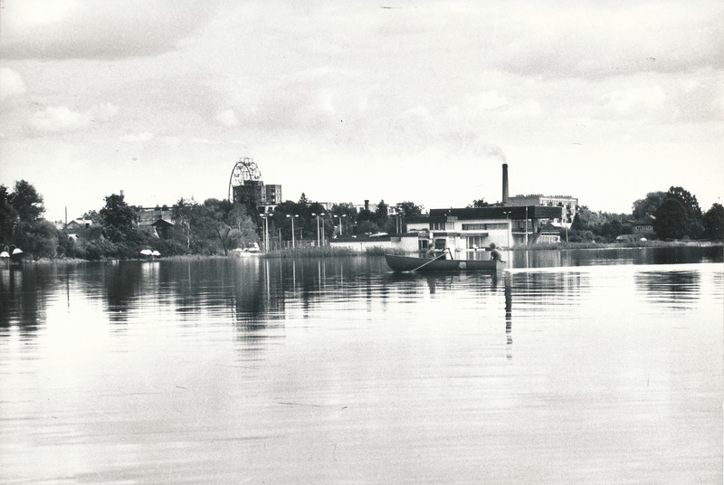 Foto. Võru vaade: "Rannatare" ümbrus kõrgvee ajal 1987.a. augustis.