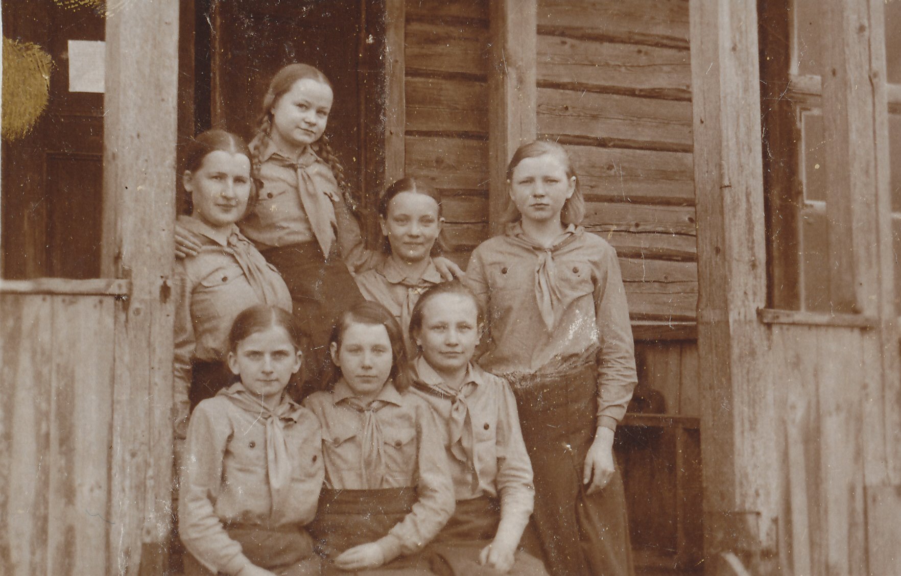 Foto. Tsolgo algkooli kodutütred 1936.a.