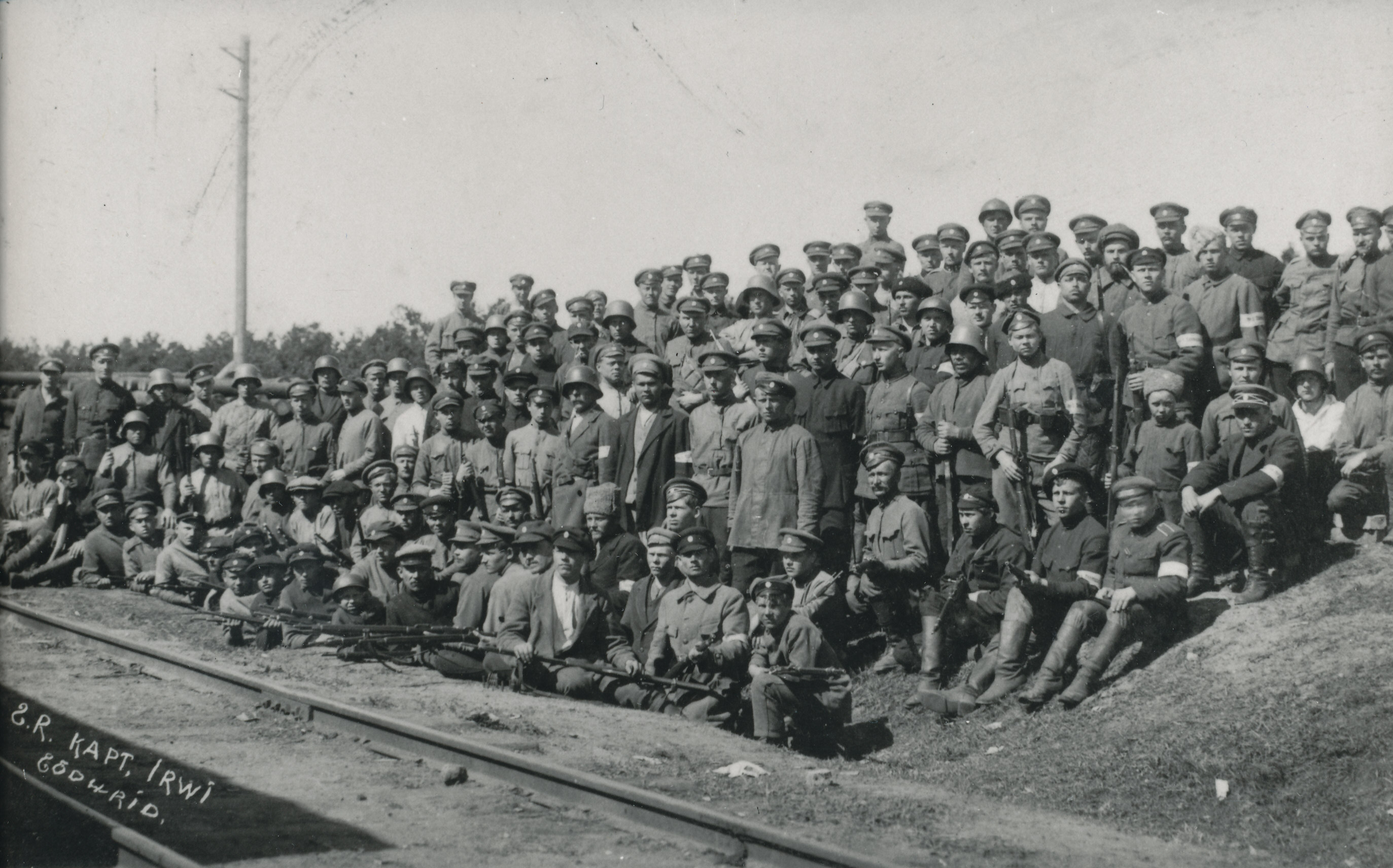 Foto. Soomusrongi nr. 1 "Kapten Irv" meeskond 1919.a. Jaan Niiluse foto.