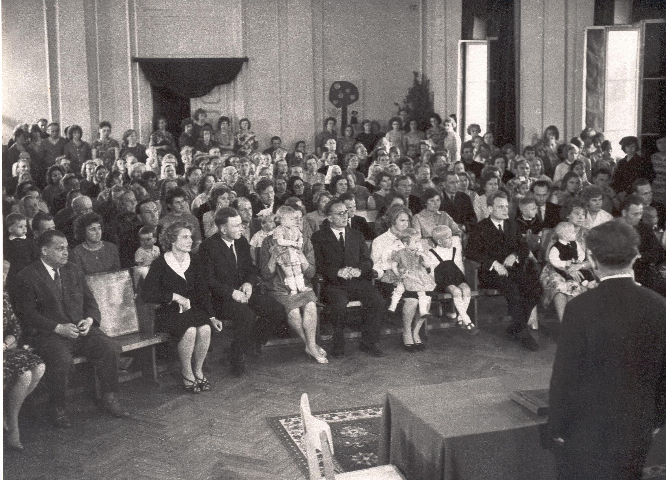 Foto. Laste nimepäevad Vastseliina kultuurimajas.