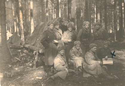 Foto. Parteisse vastuvõtmine 249. diviisi kahurväe polgus Kuramaal.