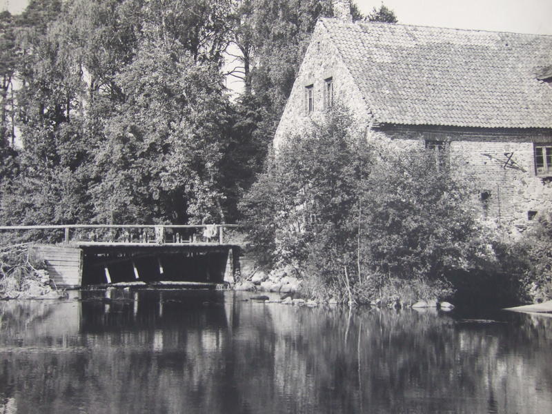 Foto. Ajalugu. Sõmerpalu sovhoosi vana veski.Vladimir Murometsi foto näituselt.