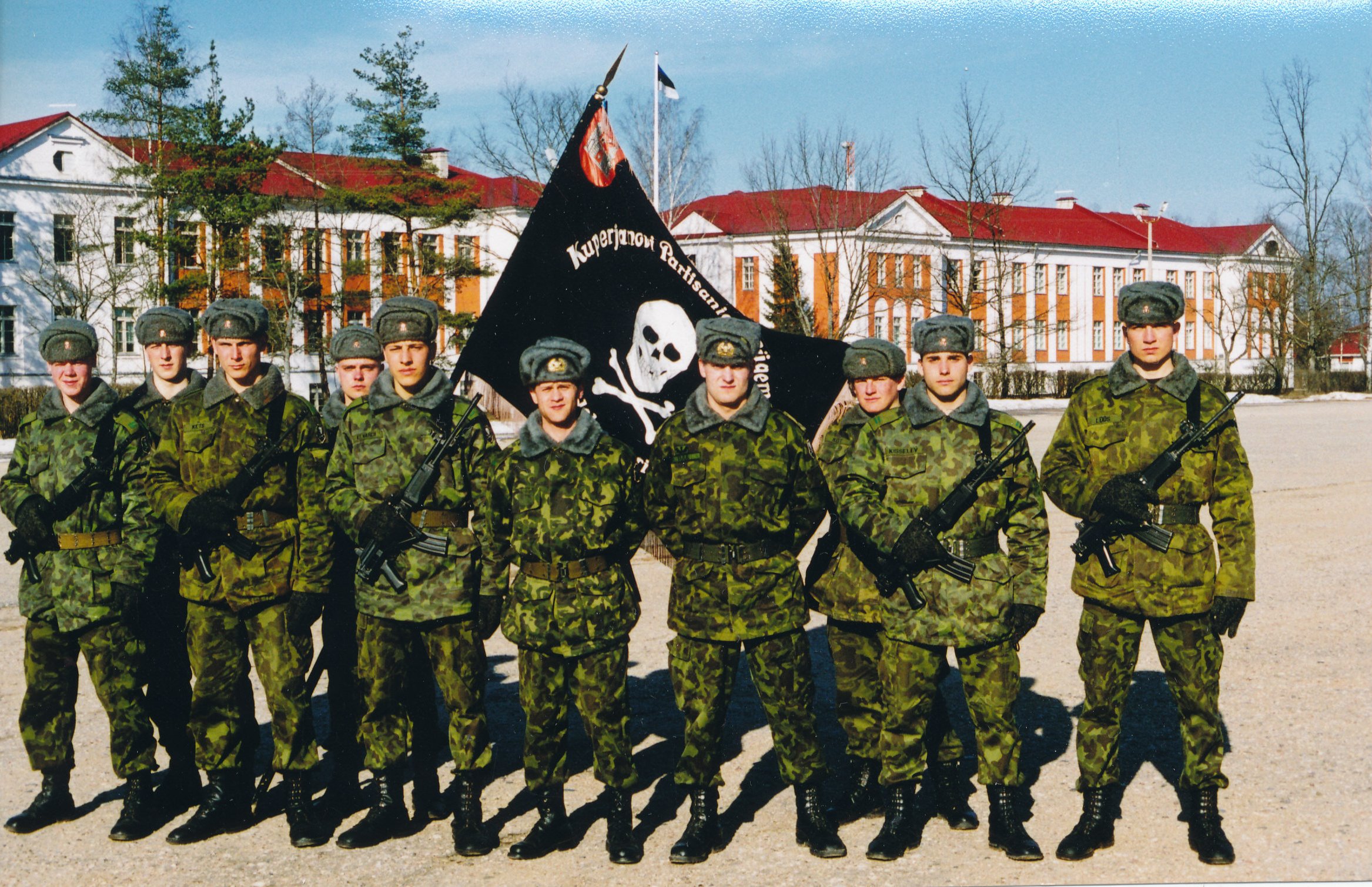 Foto. KÜJ noorsõdurite truudusvande andmise päev märtsil 2002