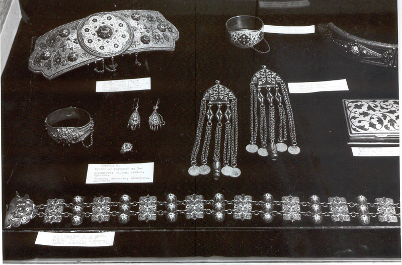 Foto. Ehted näituselt Dagestani rahvakunst muuseumi õuemajas 1983.a.