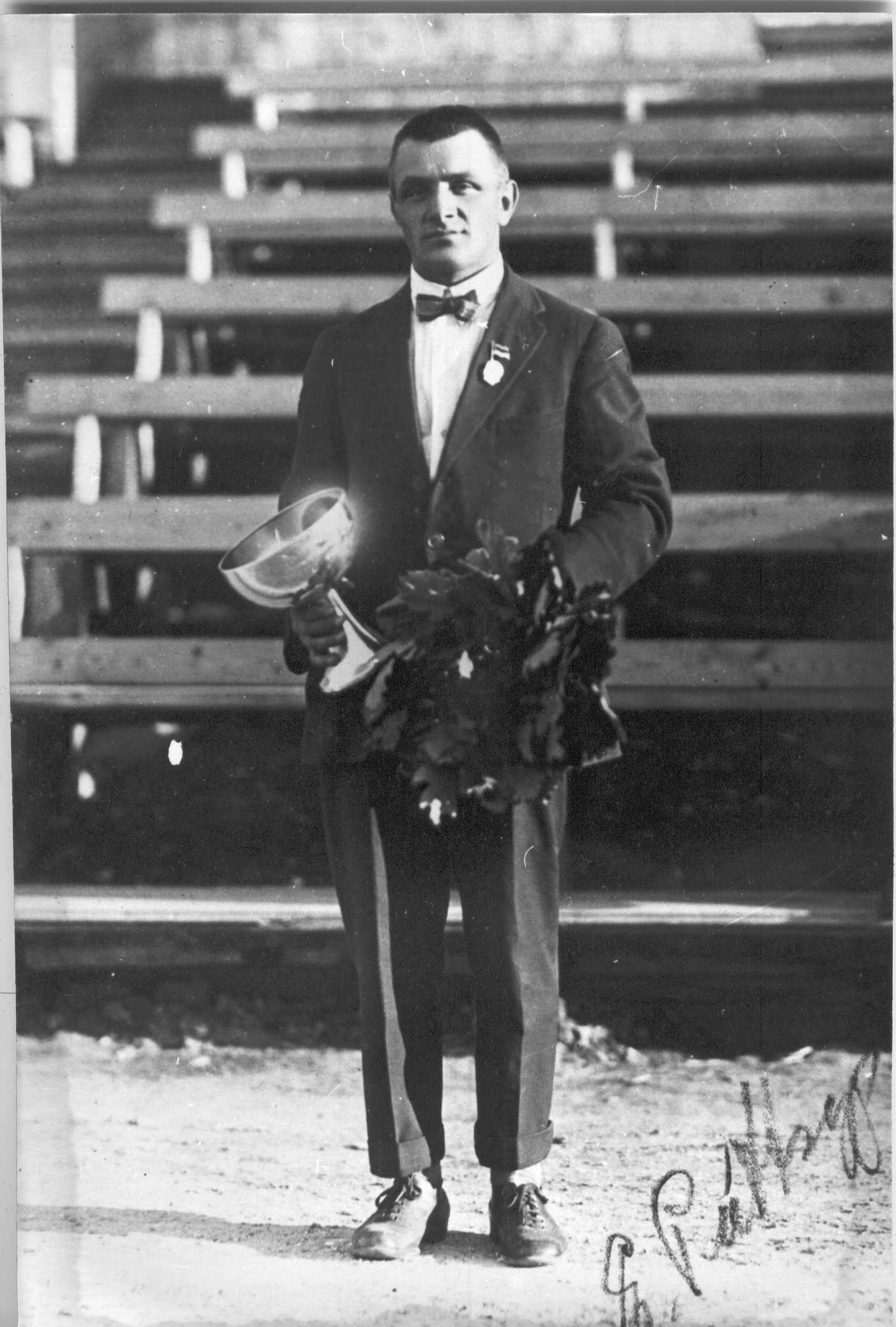 Foto.Pütsep, Eduard -  Göteborgi 1923.a. mängude võitja maadluses.