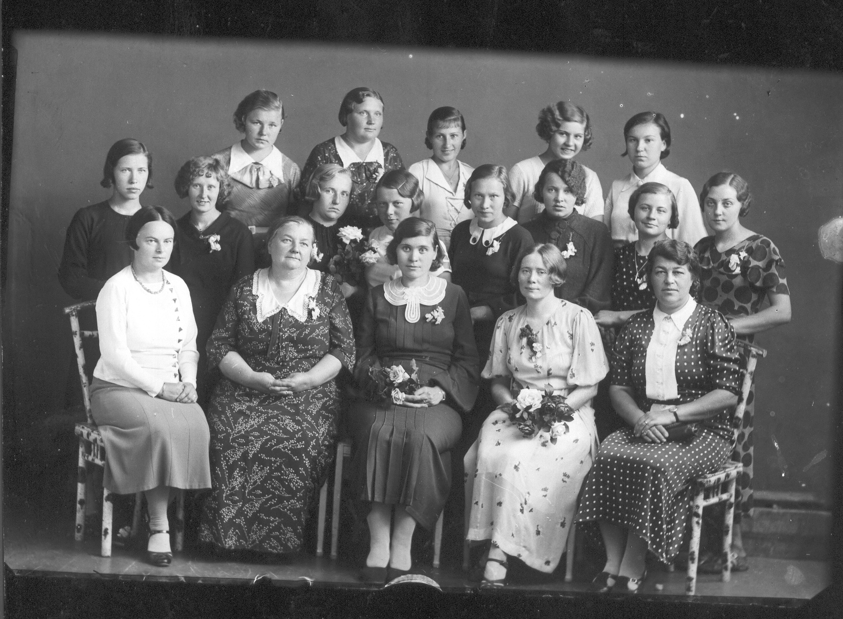 Foto. Võru Naiskutsekooli "Võruhõim" majapidamisklassi lõpetajad 1939.a.