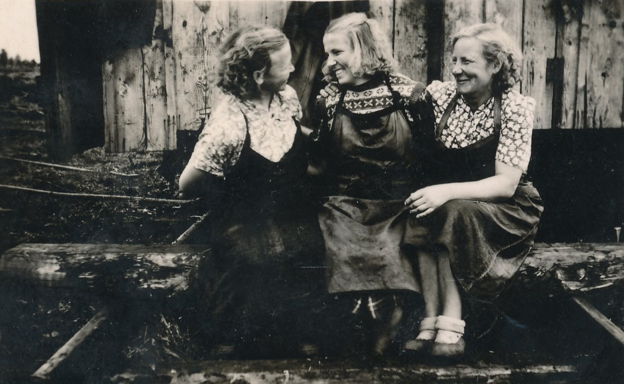 Foto.Lauanaised Võru turbarabas 1950-tel aastatel.