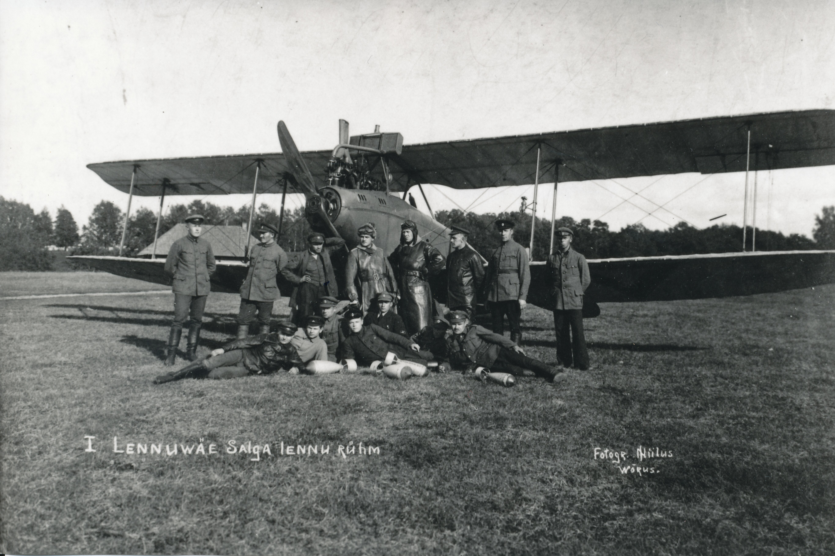 Foto. 1. lennuväesalga lennurühm 1919.a. Jaan Niiluse foto.