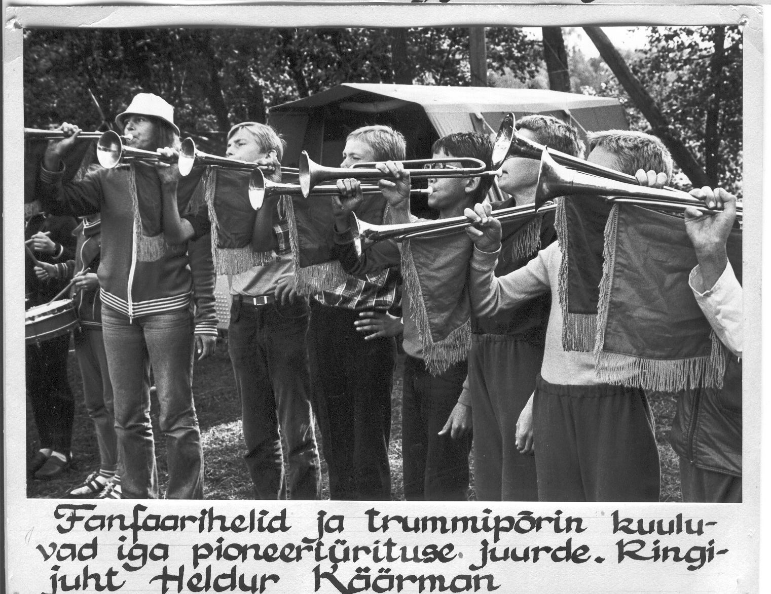 Foto. Võru Pioneeride Maja fanfaristid ja trummarid Heldur Käärmani juhatusel 1985.a.