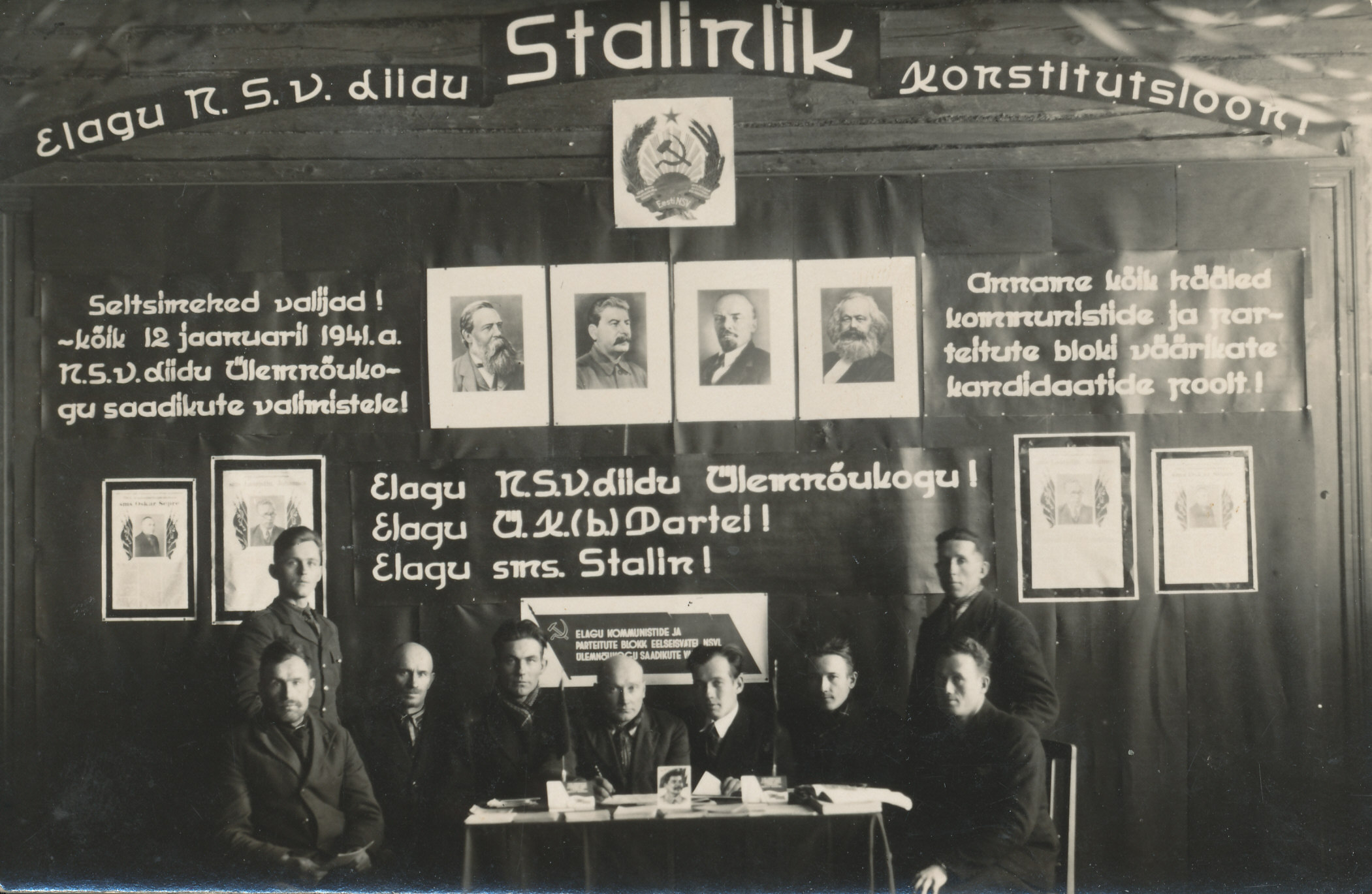 Foto. Grupp nõukogude aktiviste Võrumaalt enne NSVL ÜN saadikute valimisi 12.jaanuaril 1941.a.