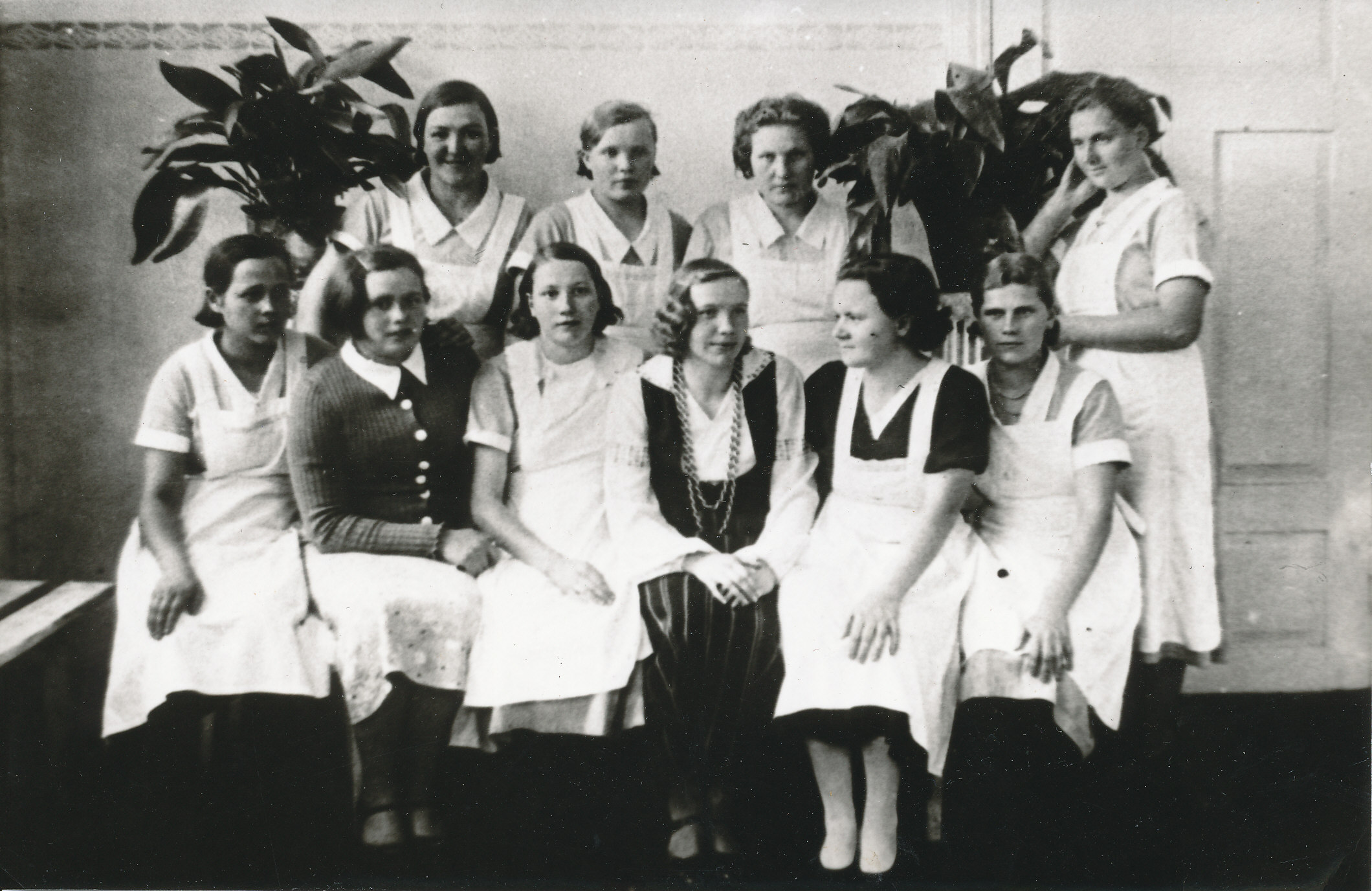 Foto.  Vana-Antsla Kodumajanduskooli õpilased 1933.a.